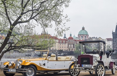 По Праге на историческом автомобиле