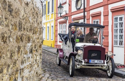 По Праге на историческом автомобиле