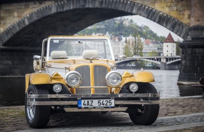 По Праге на историческом автомобиле