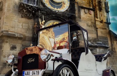 По Праге на историческом автомобиле
