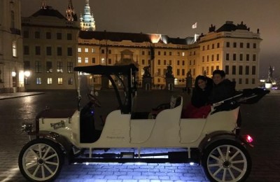 По Праге на историческом автомобиле