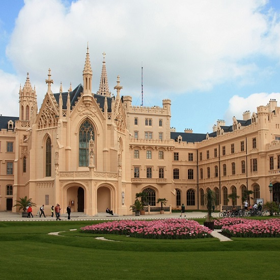 Замки Леднице и Валтице с дегустацией (по желанию) моравских вин